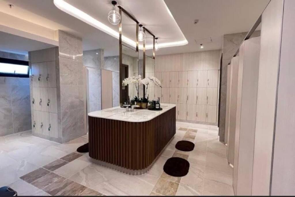 צ'יאנג מאי Modern Style Room With Sky Pool 古城边天际泳池公寓 מראה חיצוני תמונה