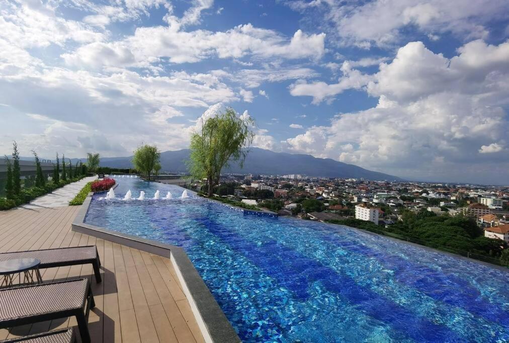 צ'יאנג מאי Modern Style Room With Sky Pool 古城边天际泳池公寓 מראה חיצוני תמונה