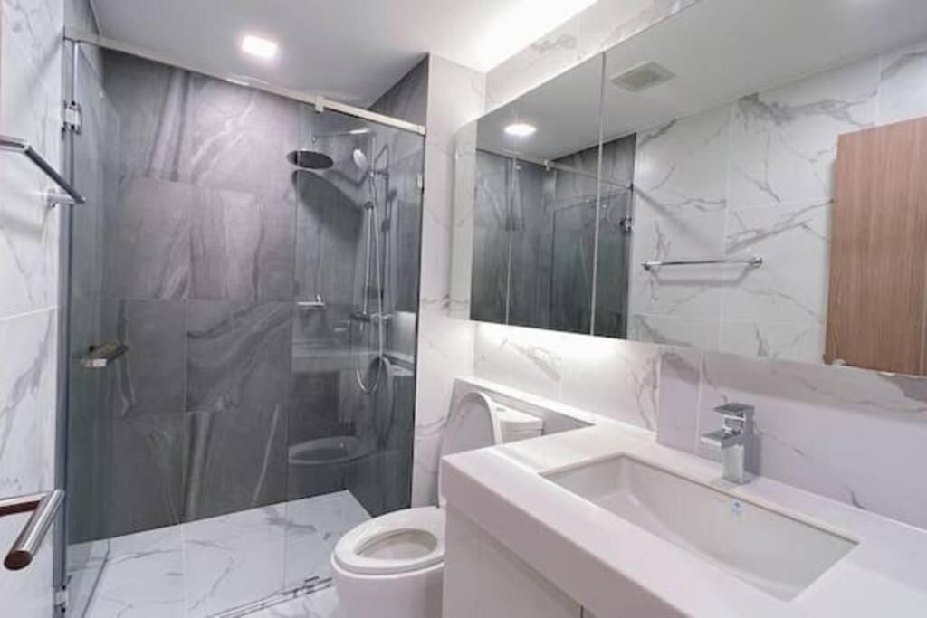 צ'יאנג מאי Modern Style Room With Sky Pool 古城边天际泳池公寓 מראה חיצוני תמונה