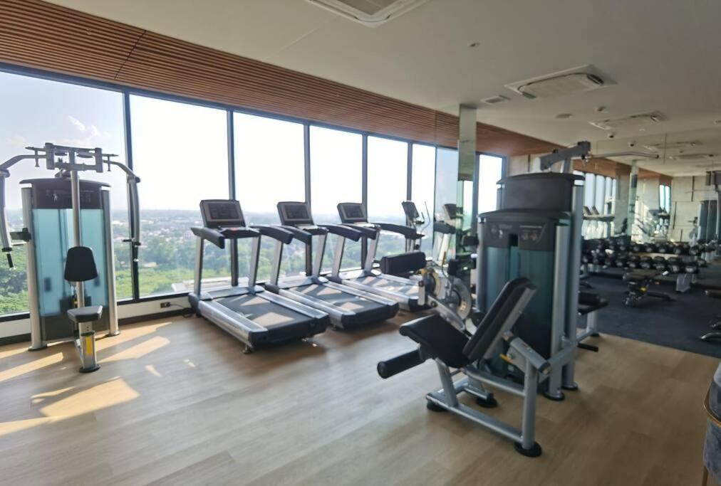 צ'יאנג מאי Modern Style Room With Sky Pool 古城边天际泳池公寓 מראה חיצוני תמונה
