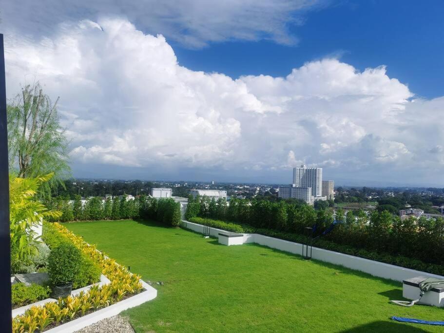 צ'יאנג מאי Modern Style Room With Sky Pool 古城边天际泳池公寓 מראה חיצוני תמונה