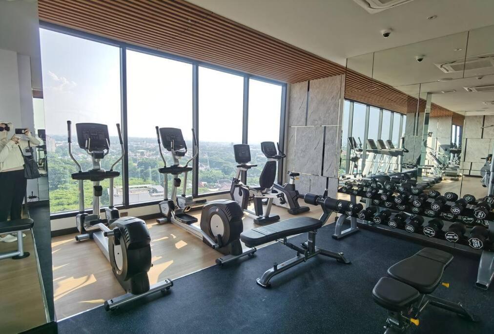 צ'יאנג מאי Modern Style Room With Sky Pool 古城边天际泳池公寓 מראה חיצוני תמונה
