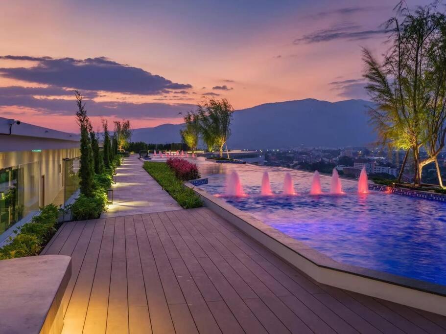 צ'יאנג מאי Modern Style Room With Sky Pool 古城边天际泳池公寓 מראה חיצוני תמונה