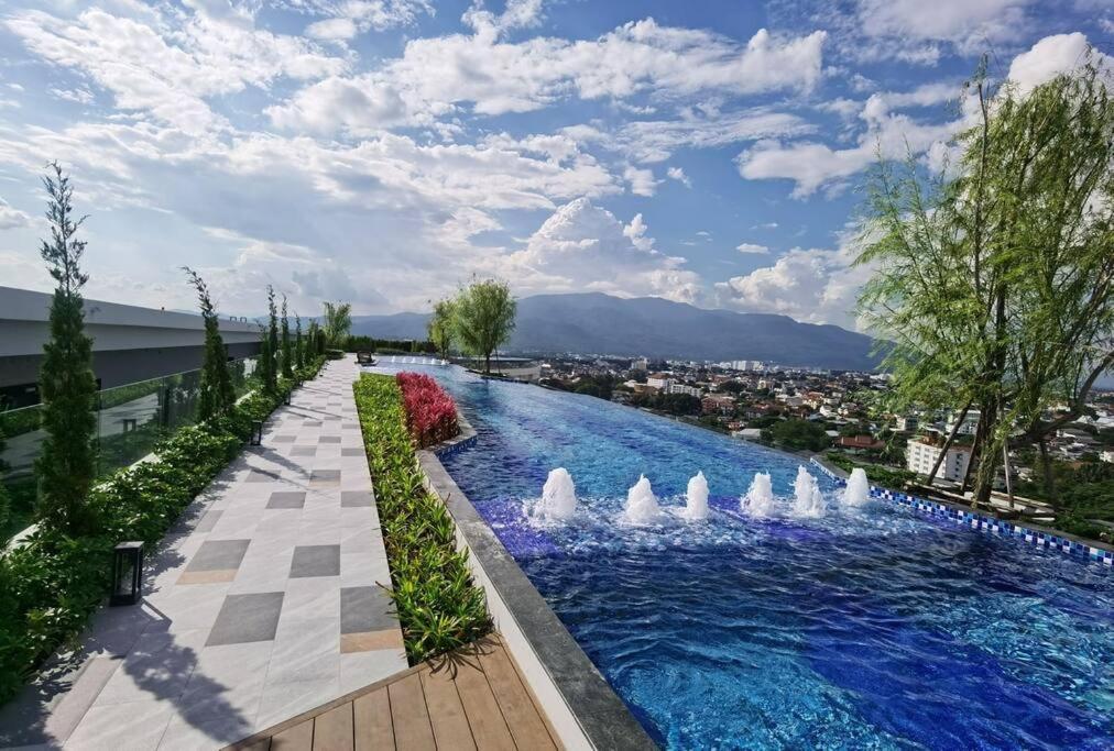 צ'יאנג מאי Modern Style Room With Sky Pool 古城边天际泳池公寓 מראה חיצוני תמונה