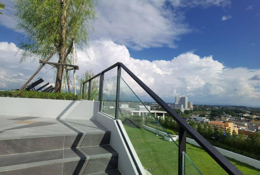 צ'יאנג מאי Modern Style Room With Sky Pool 古城边天际泳池公寓 מראה חיצוני תמונה