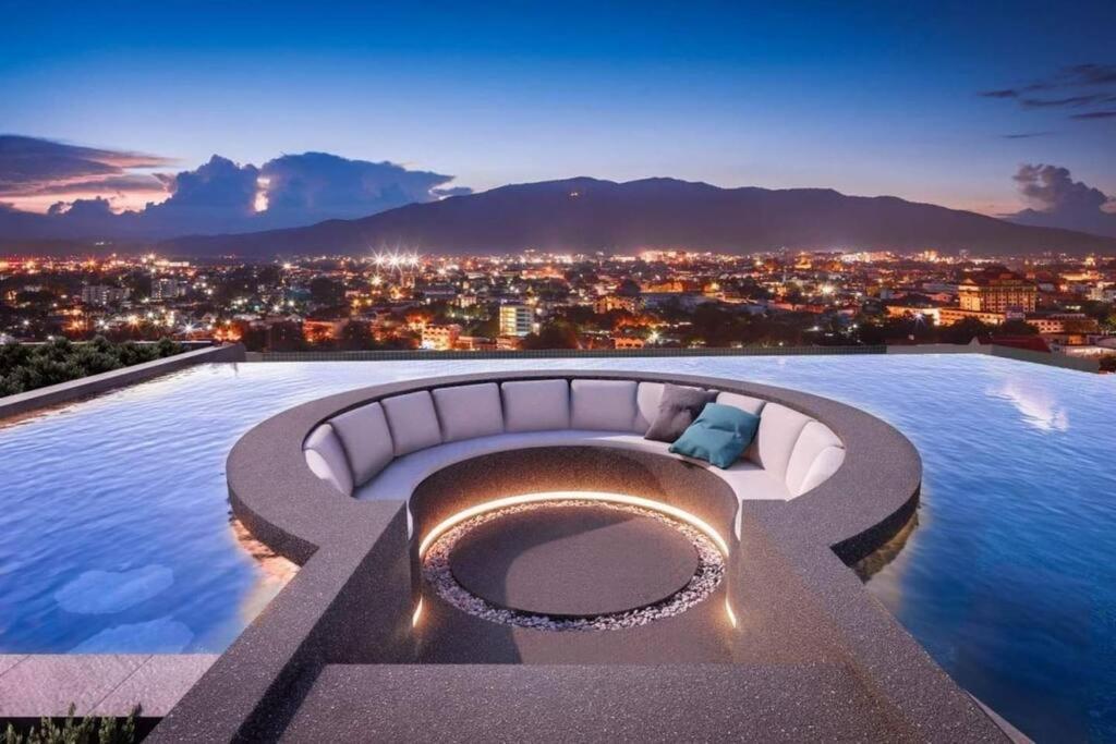 צ'יאנג מאי Modern Style Room With Sky Pool 古城边天际泳池公寓 מראה חיצוני תמונה